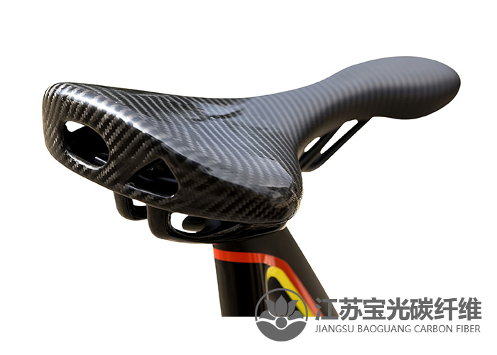 碳纖維的自行車鞍座.jpg